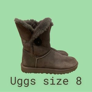 GREY BOOT UGG good shape lots of life left SIZE 8